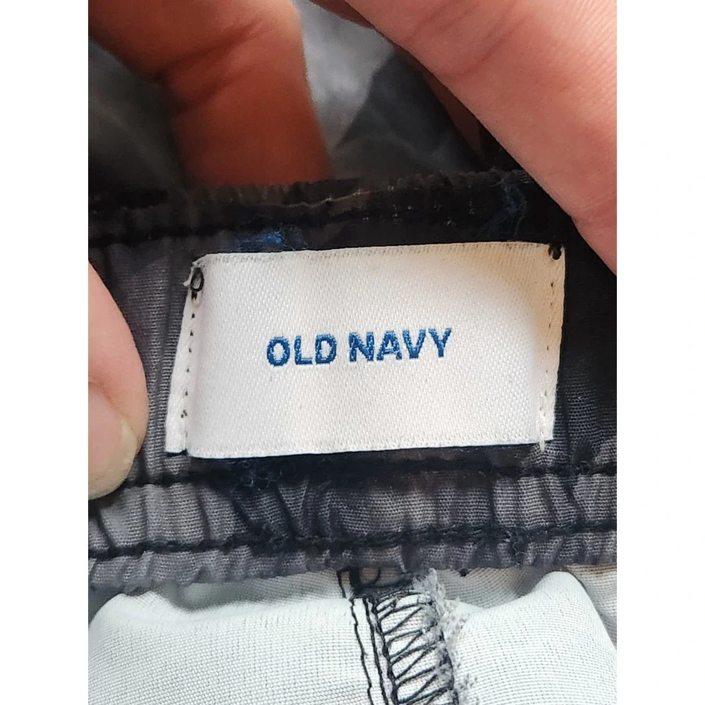 Old Navy gray/black camouflage shorts #camo #oldnavy